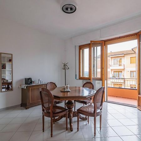 Comfy Flat Steps Away From Siena Station! Apartment Bagian luar foto