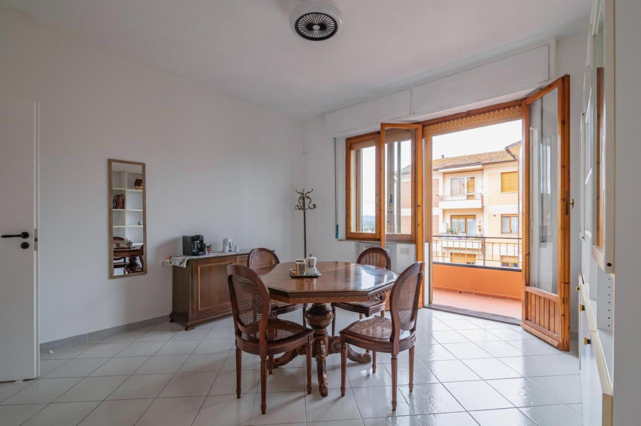 Comfy Flat Steps Away From Siena Station! Apartment Bagian luar foto