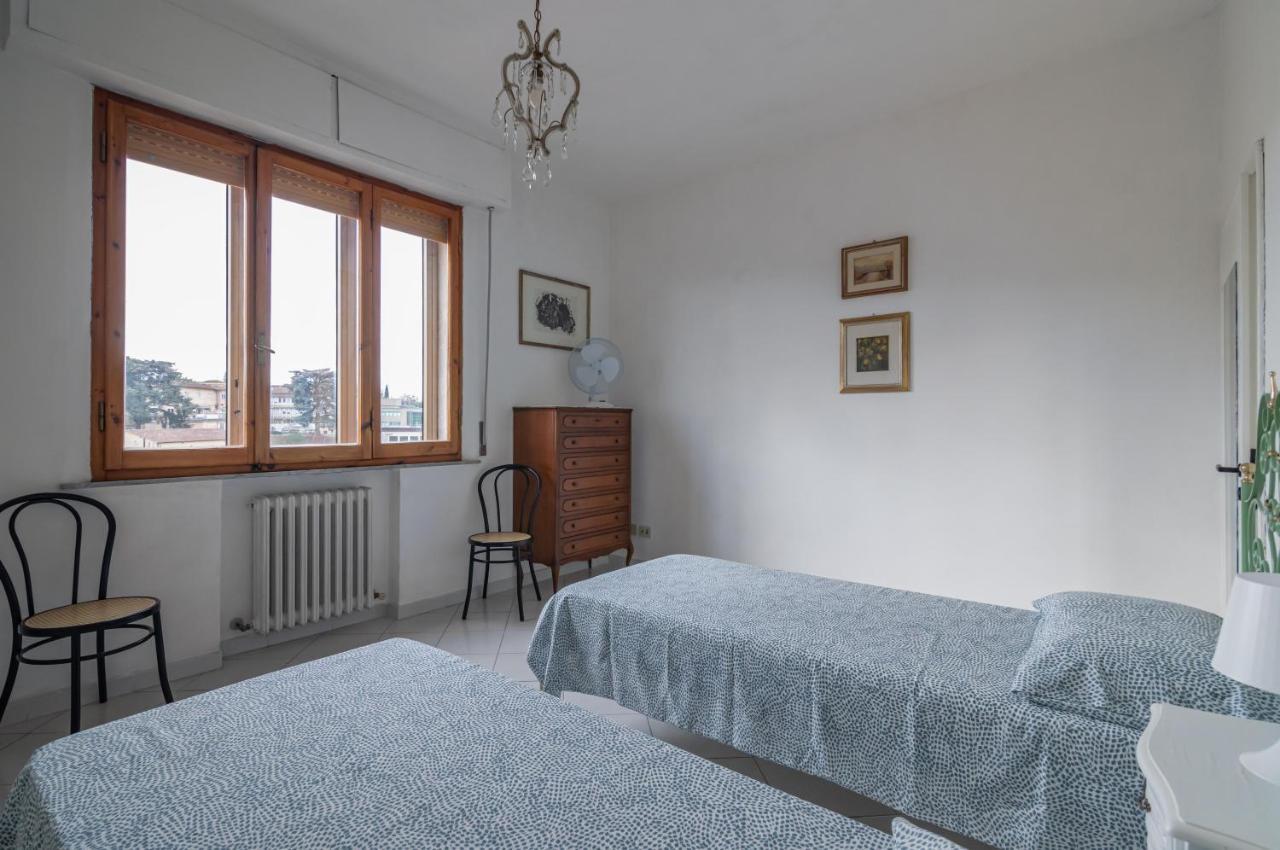 Comfy Flat Steps Away From Siena Station! Apartment Bagian luar foto